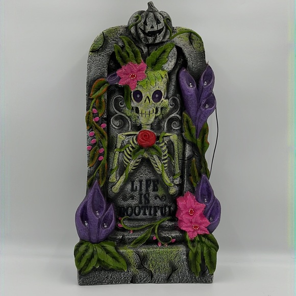 Skeleton Tombstone - Picture 1 of 2